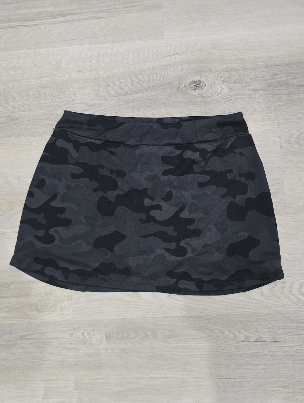 DSG Girls' Performance Mid-Rise Skort Black Camo Size XL